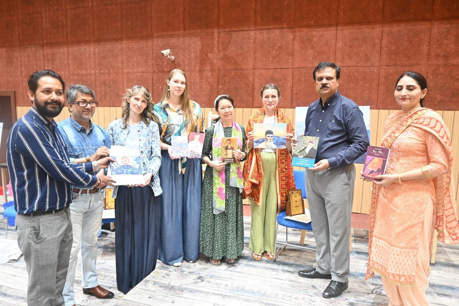 Indian and Russian artists at DAV University