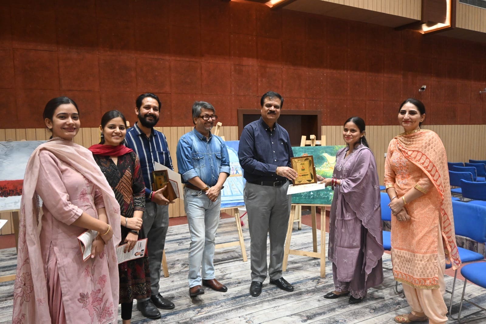 Artists and organisers at the valedictory ceremony