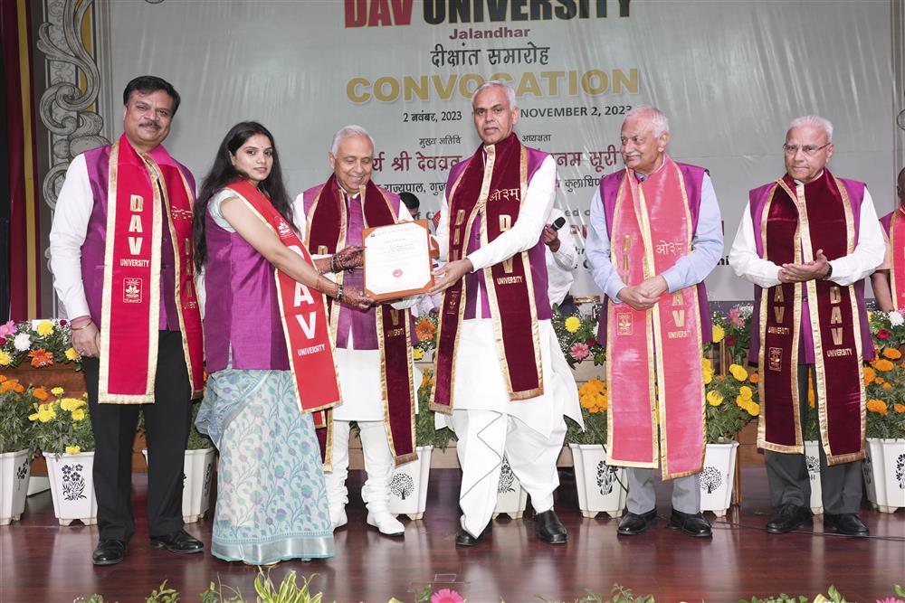 Acharya Devvrat Confers Degrees Upon 1072 Graduates At Dav University 